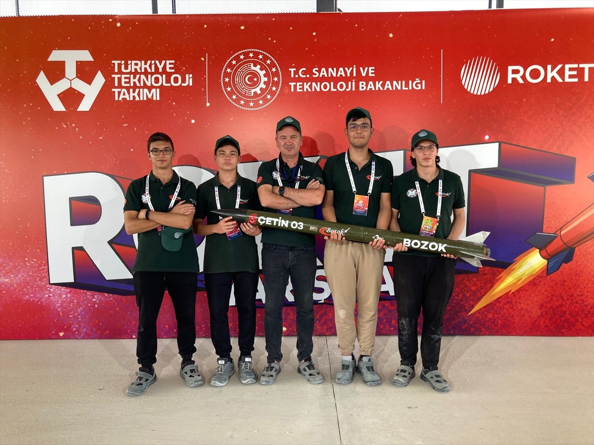 Tekirdağ'ın Çerkezköy ilçesindeki Seval Ahmet Çetin Fen Lisesi bünyesinde 8 öğrenciden kurulu...