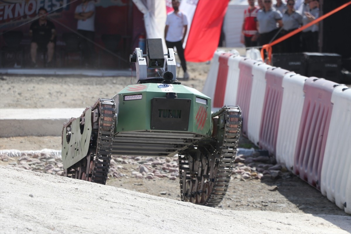 TEKNOFEST İnsansız Kara Aracı (İKA) Yarışması Tekirdağ'da başladı. Tekirdağ Namık Kemal...