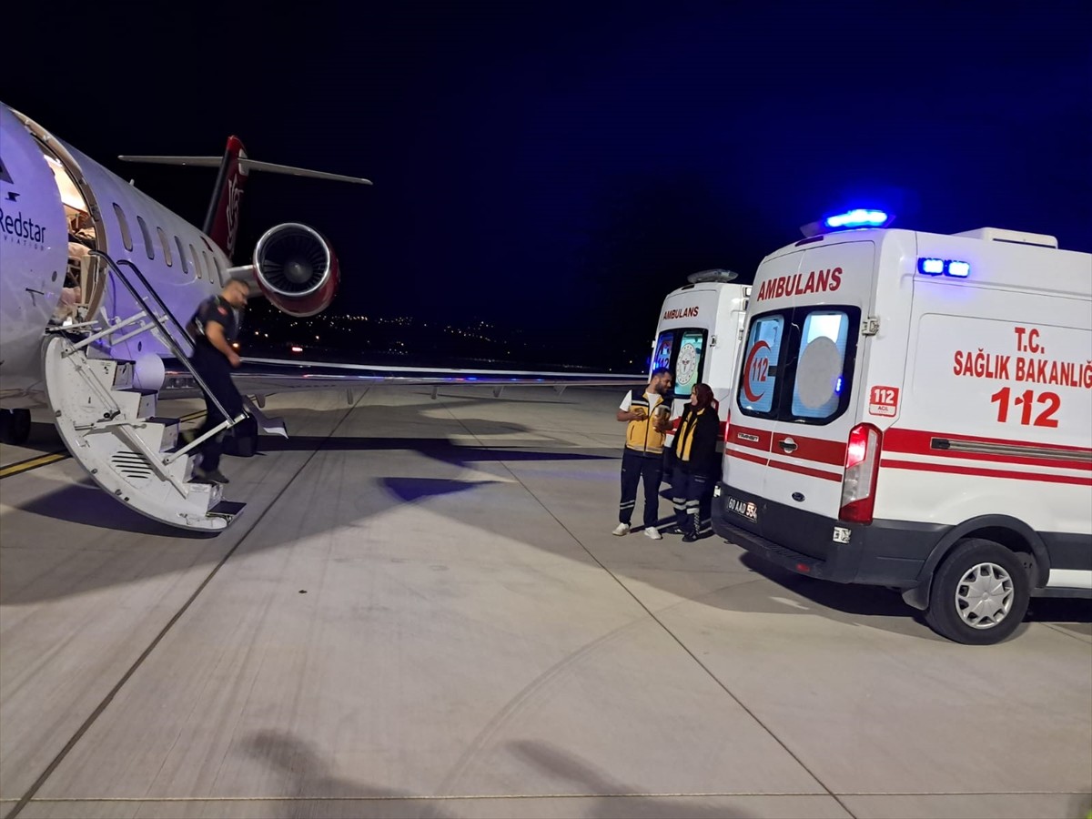  Tokat'ta kalp damarlarındaki rahatsızlık için tedavi gören bebek, ambulans uçakla Ankara'ya...
