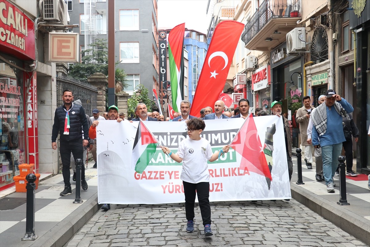 Trabzon'da İsrail ablukasını kırmak ve Gazze'ye insani yardım ulaştırmak amacıyla yola çıkan...