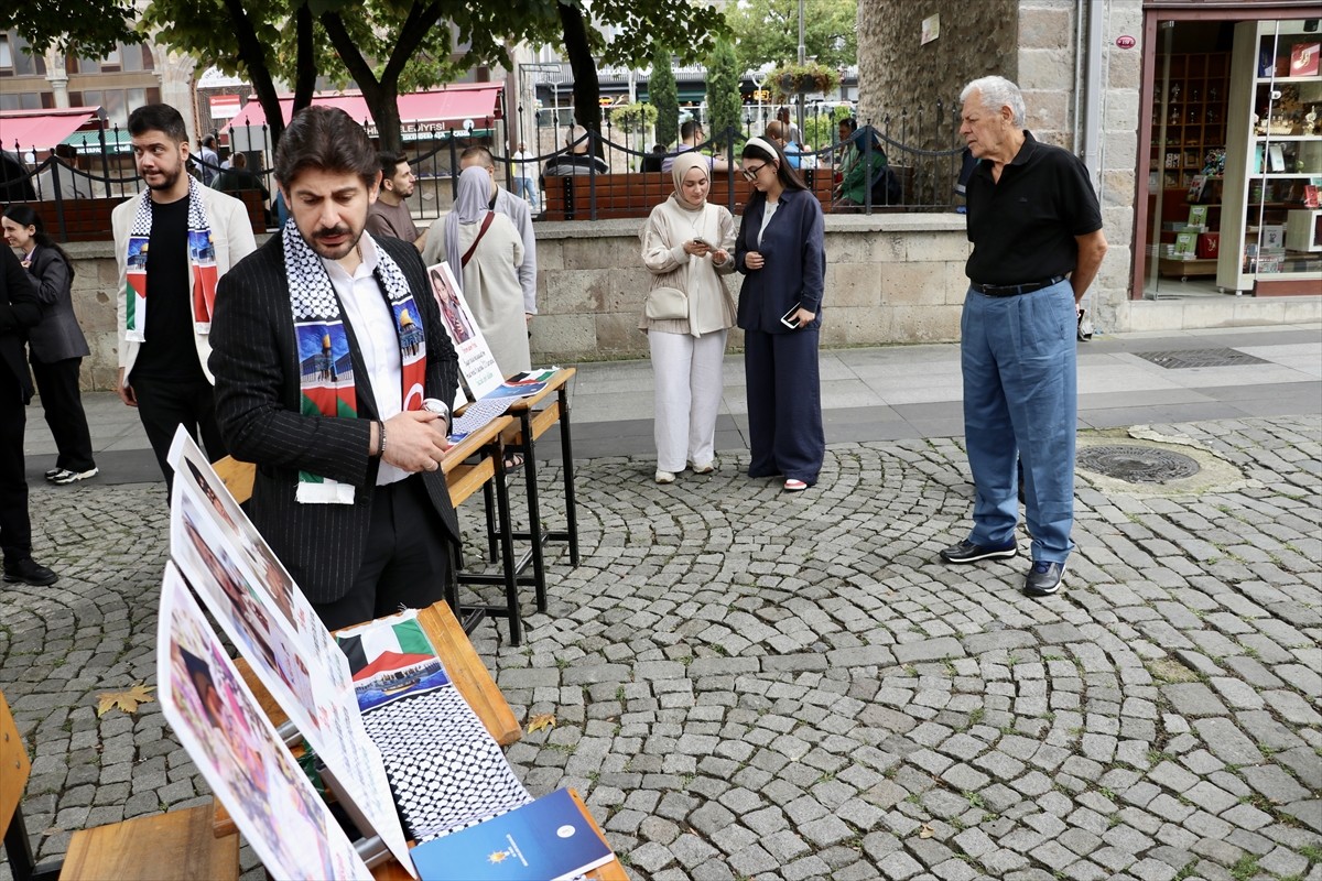 Trabzon'da yeni eğitim öğretim yılının başlamasıyla İsrail tarafından öldürülen Gazzeli çocuklar...