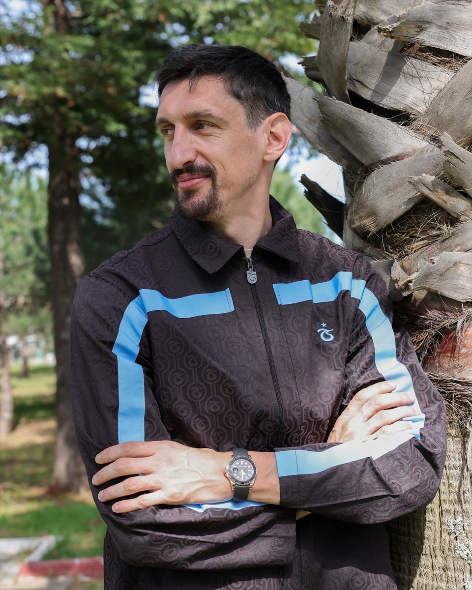 Trabzonspor'un takım kaptanı Stefan Savic, Trabzonspor Dergisi'ne röportaj vererek kariyerini...