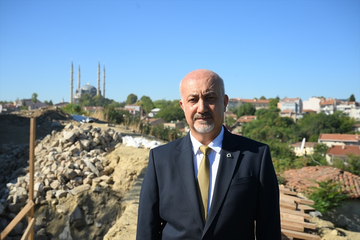 Trakya Üniversitesi Roman Dili ve Kültürü Araştırmaları Enstitüsü Öğretim Üyesi Doç. Dr. Hasan Ali...