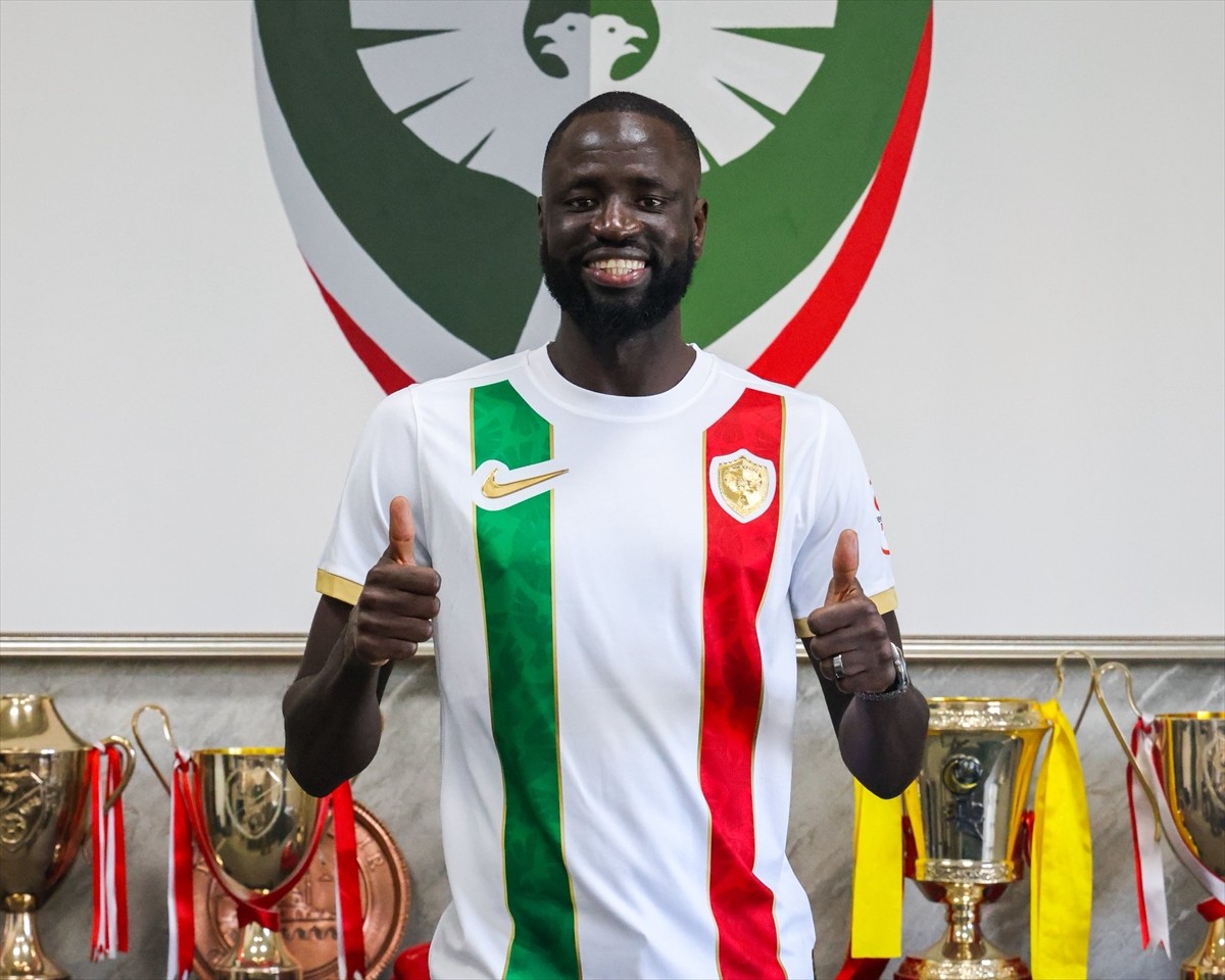 Trendyol 1. Lig ekiplerinden Amed Sportif Faaliyetler, Senegalli oyuncu Cheikhou Kouyate...