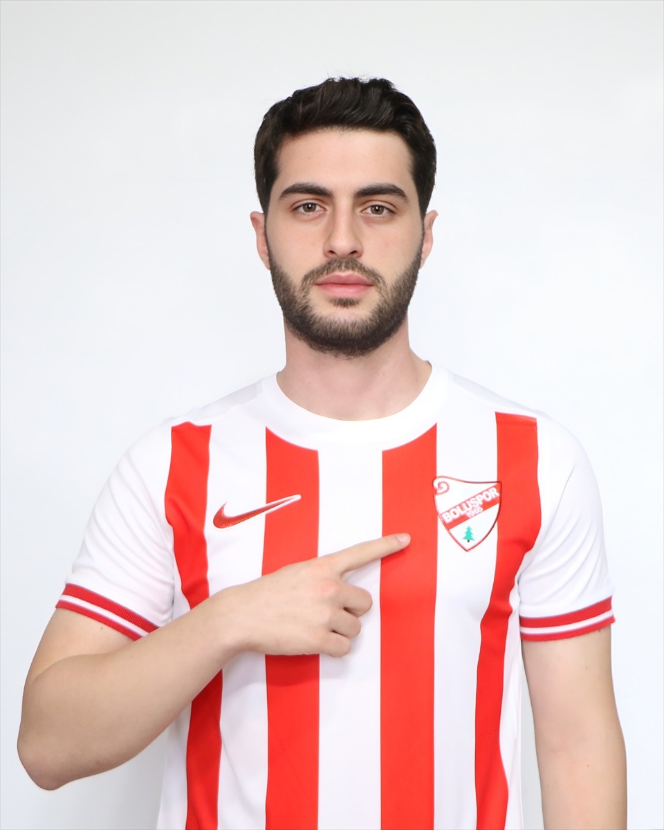 Trendyol 1. Lig ekiplerinden Boluspor, orta saha oyuncusu Burak Topçu’yu kadrosuna kattı.