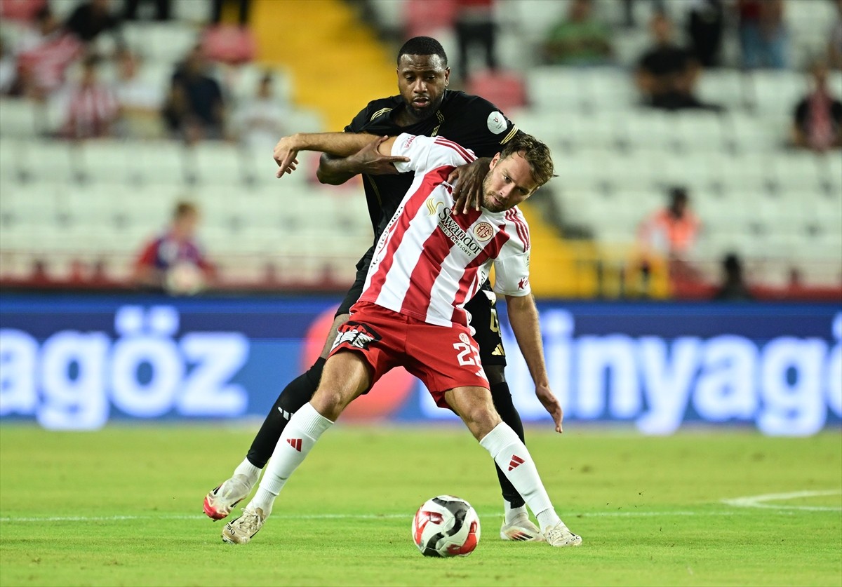 Trendyol Süper Lig'in 6. haftasında Hesap.com Antalyaspor ile Zecorner Kayserispor takımları...