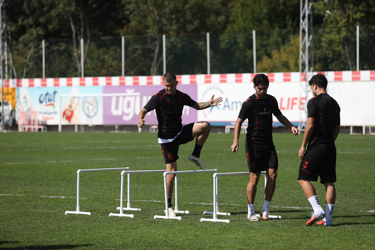 Trendyol Süper Lig ekiplerinden Samsunspor, deplasmanda oynayacağı Gaziantep FK maçının...
