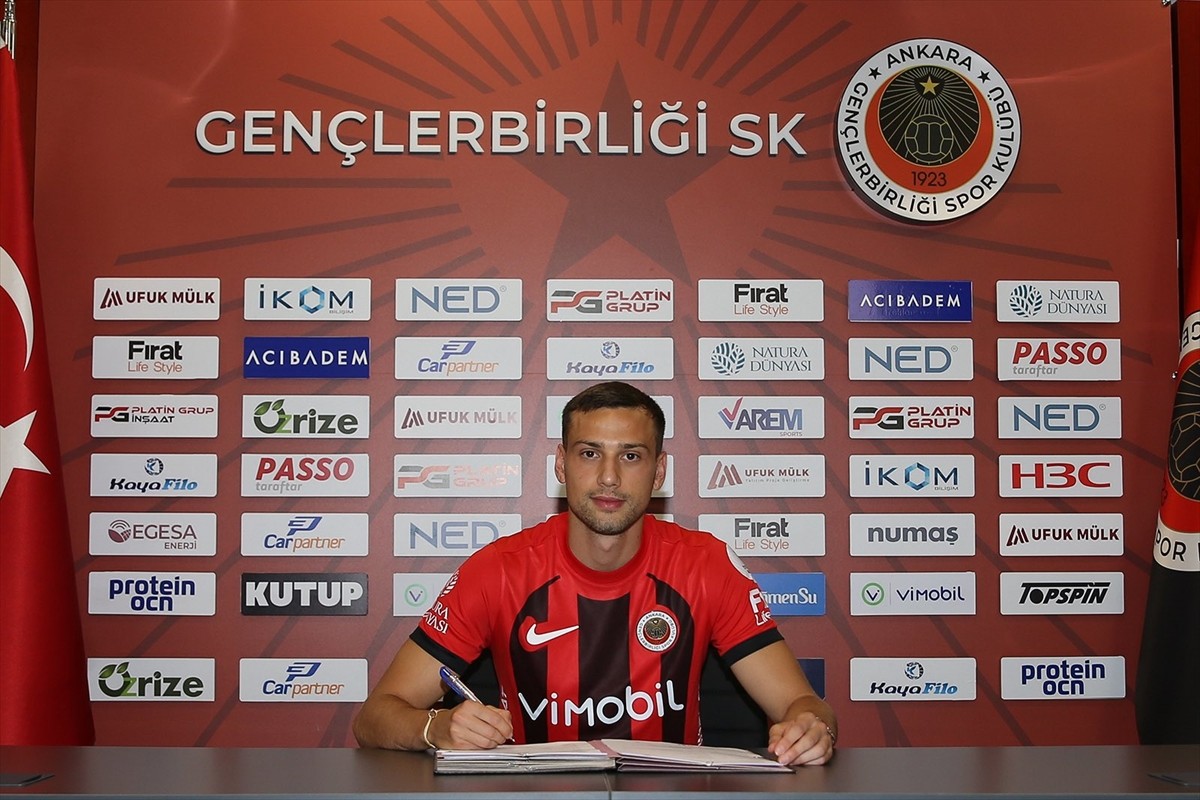 Trendyol Süper Lig takımlarından Gençlerbirliği, Bosna Hersekli orta saha oyuncusu Dal...