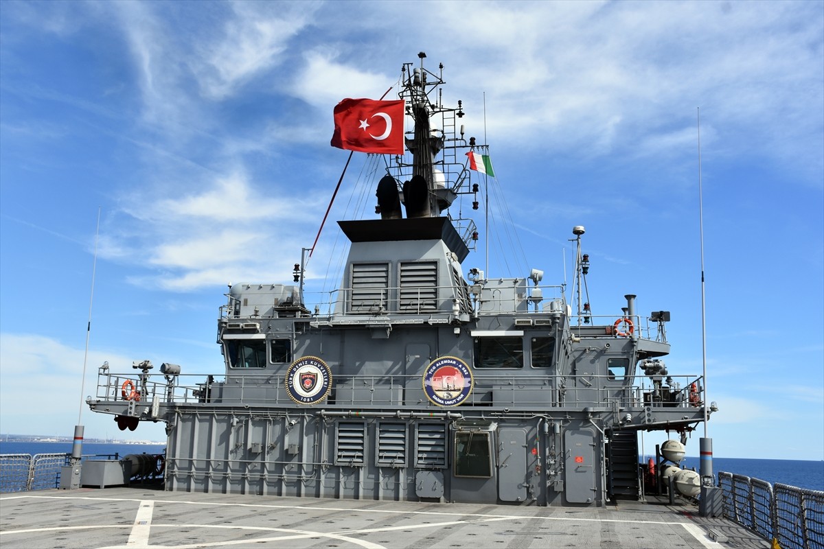 Türk Deniz Kuvvetlerinin denizaltı arama kurtarma gemisi TCG Alemdar, İtalya'daki Smerex-2025...
