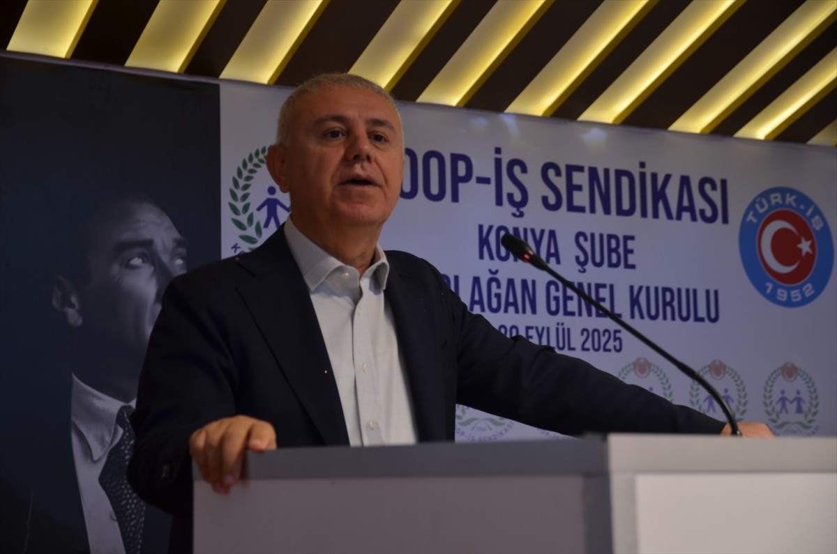 TÜRK-İŞ Genel Başkan Yardımcısı ve Koop-İş Sendikası Genel Başkanı Eyüp Alemdar, bir otelde...