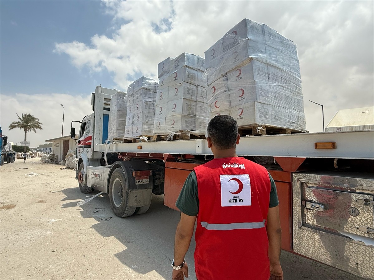 Türk Kızılay, Filistin Kızılayına ait Al Emel ve Al Mawasi hastaneleri için ilaç ve tıbbi malzeme...
