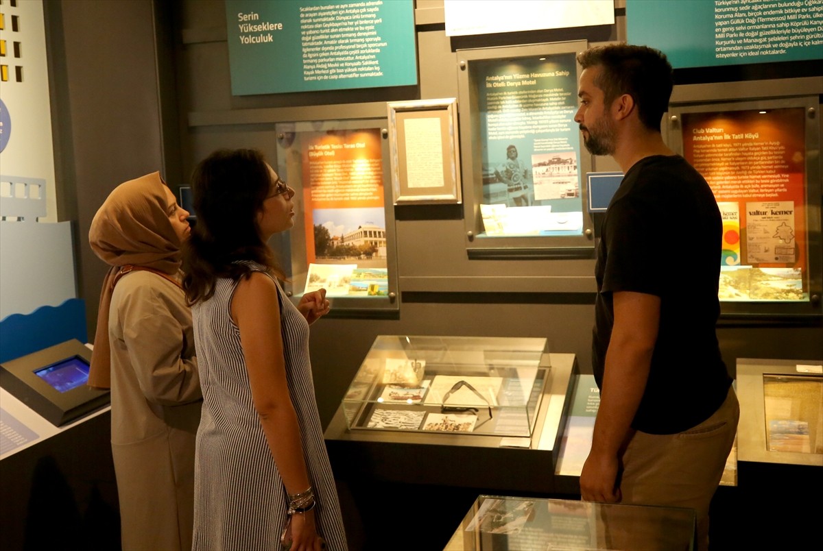 Türk Sanat Müziği'nin unutulmaz isimlerinden Zeki Müren'in bir kız çocuğuna hediye ettiği gözlüğü...