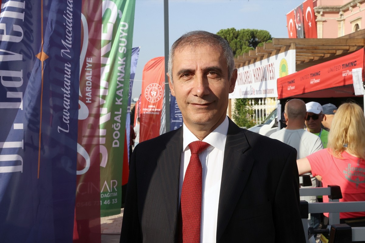 Türkiye Atletizm Federasyonu Başkanı Ahmet Karadağ, Uluslararası Edirne Maratonu dolayısıyla...