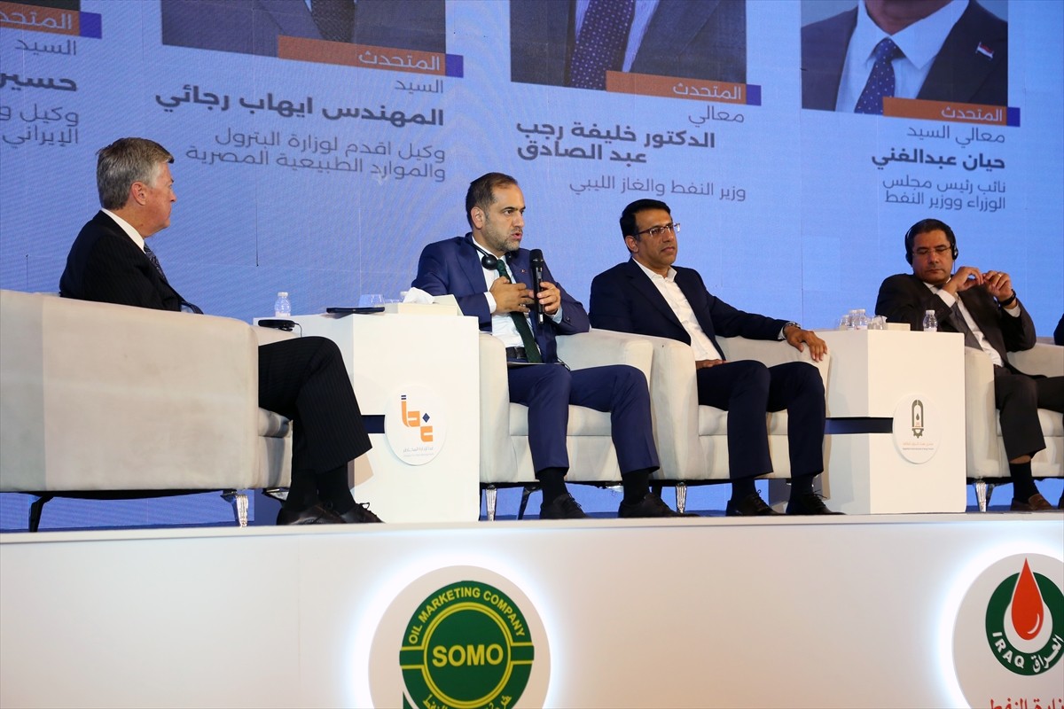 Türkiye Enerji Bakan Yardımcısı Ahmet Berat Çonkar (sol 2), Bağdat'ta düzenlenen "Uluslararası...