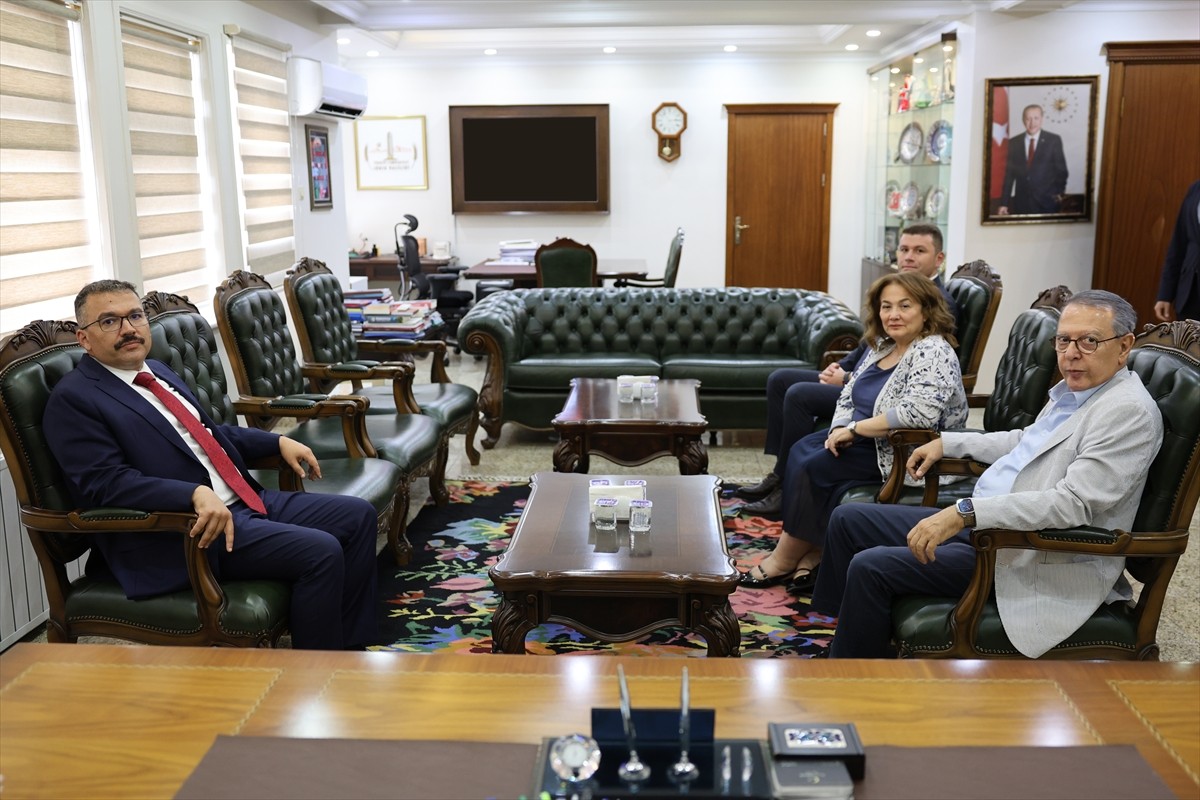 Türkiye-Ermenistan Normalleşme Süreci Özel Temsilci Büyükelçi Serdar Kılıç (sağda), Iğdır Valisi...