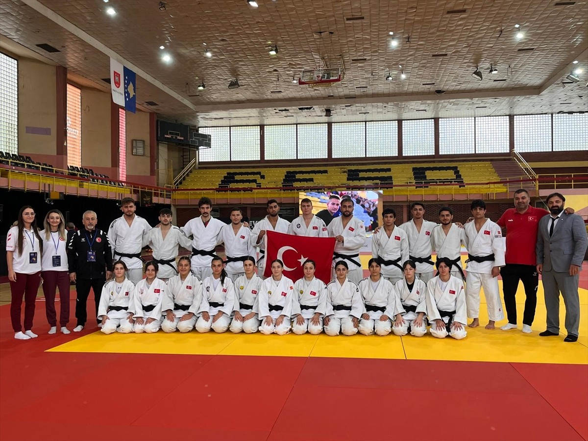Türkiye, Kosova'da düzenlenen Büyükler Balkan Judo Şampiyonası'nda 3'ü altın toplam 11 madalya...