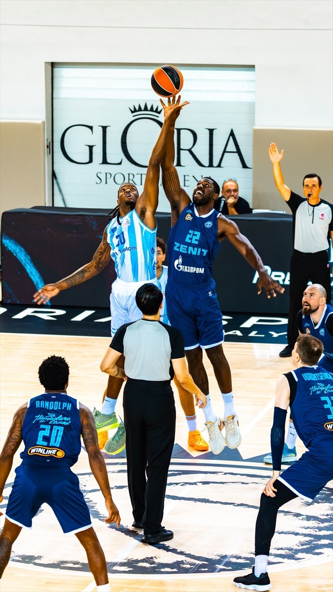 Türkiye Sigorta Basketbol Süper Ligi ekiplerinden Türk Telekom, Antalya'da düzenlenen "Gloria...