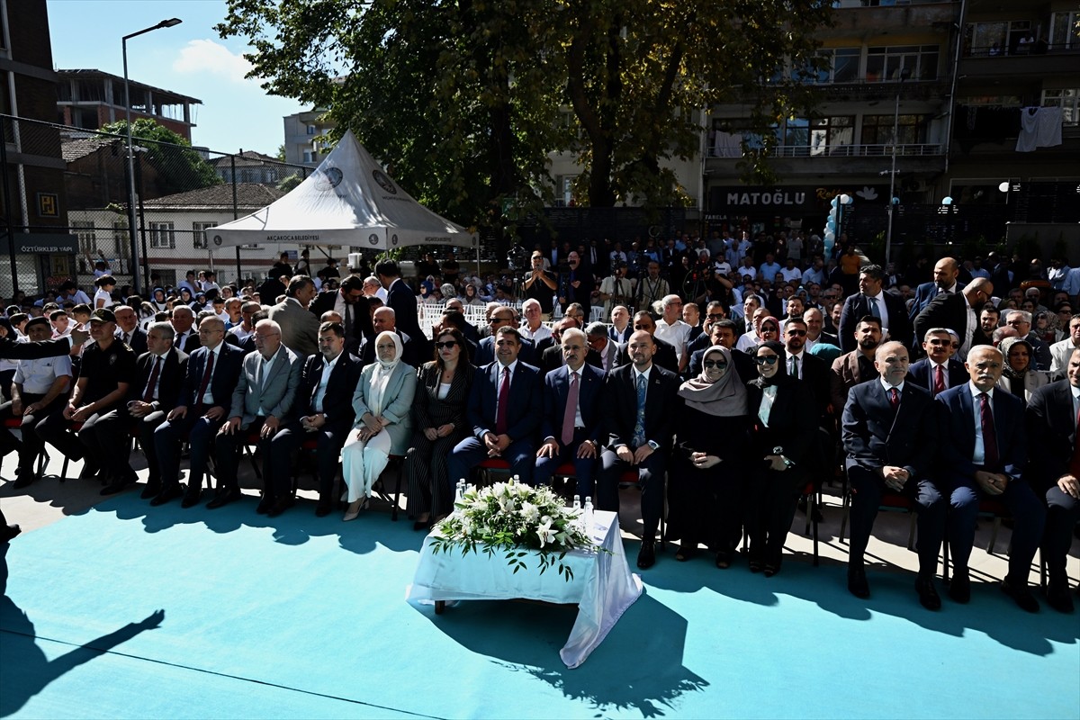 Ulaştırma ve Altyapı Bakanı Abdulkadir Uraloğlu, Düzce'de Müstakil Sanayici ve İşadamları Derneği...