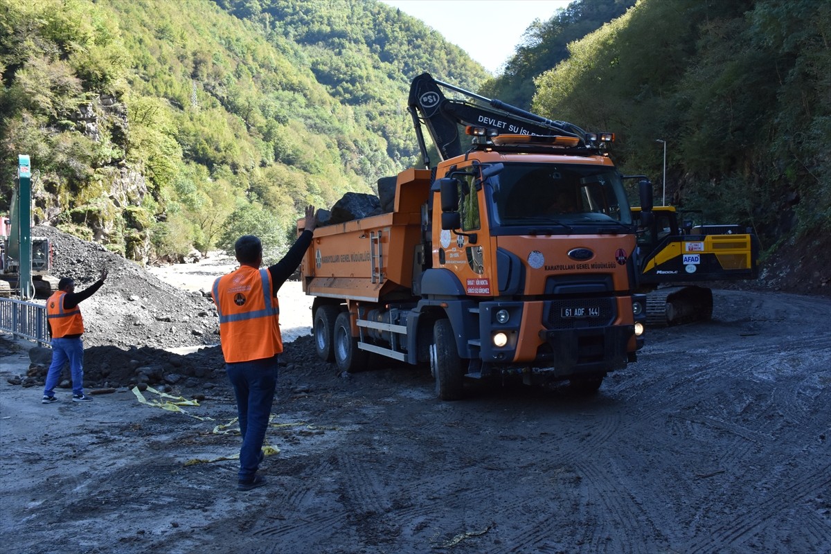 Ulaştırma ve Altyapı Bakanı Abdulkadir Uraloğlu ile Gençlik ve Spor Bakanı Osman Aşkın Bak, selden...