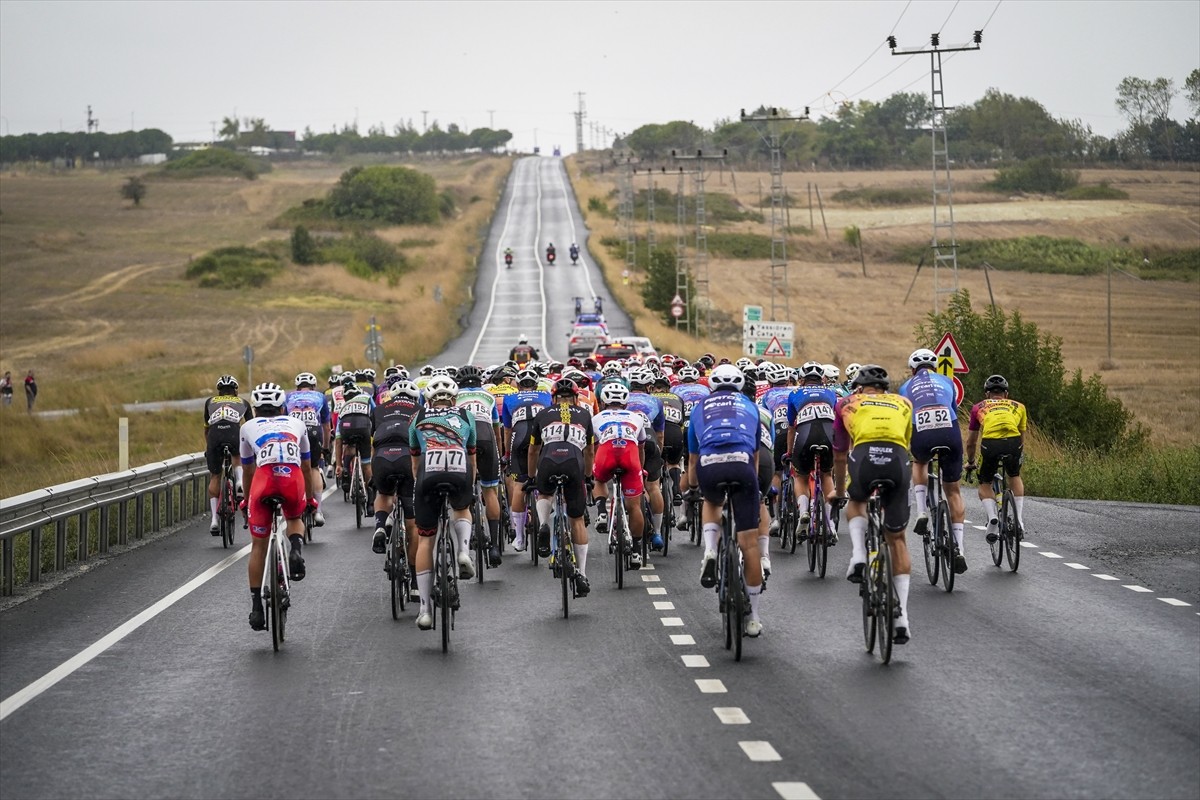 Uluslararası İstanbul Bisiklet Turu'nun (Tour of İstanbul) üçüncü gününde Arnavutköy etabı yarışı...