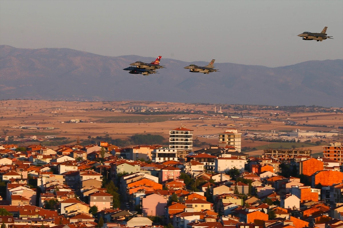 Uşak'ın düşman işgalinden kurtuluşunun 103. yılı dolayısıyla çeşitli etkinlikler düzenlendi....