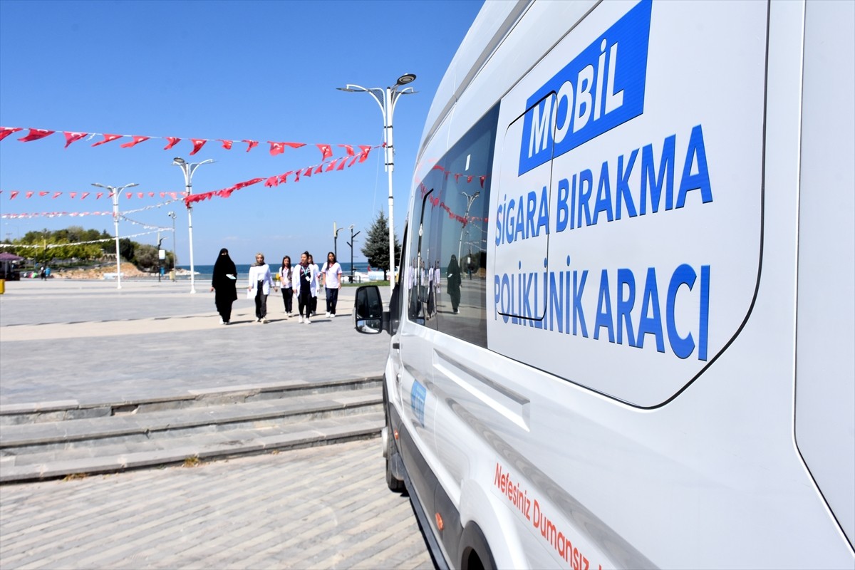 Van'da sigara kullanımıyla mücadelede kullanılacak "Mobil Sigara Bırakma Poliklinik Aracı" hizmet...