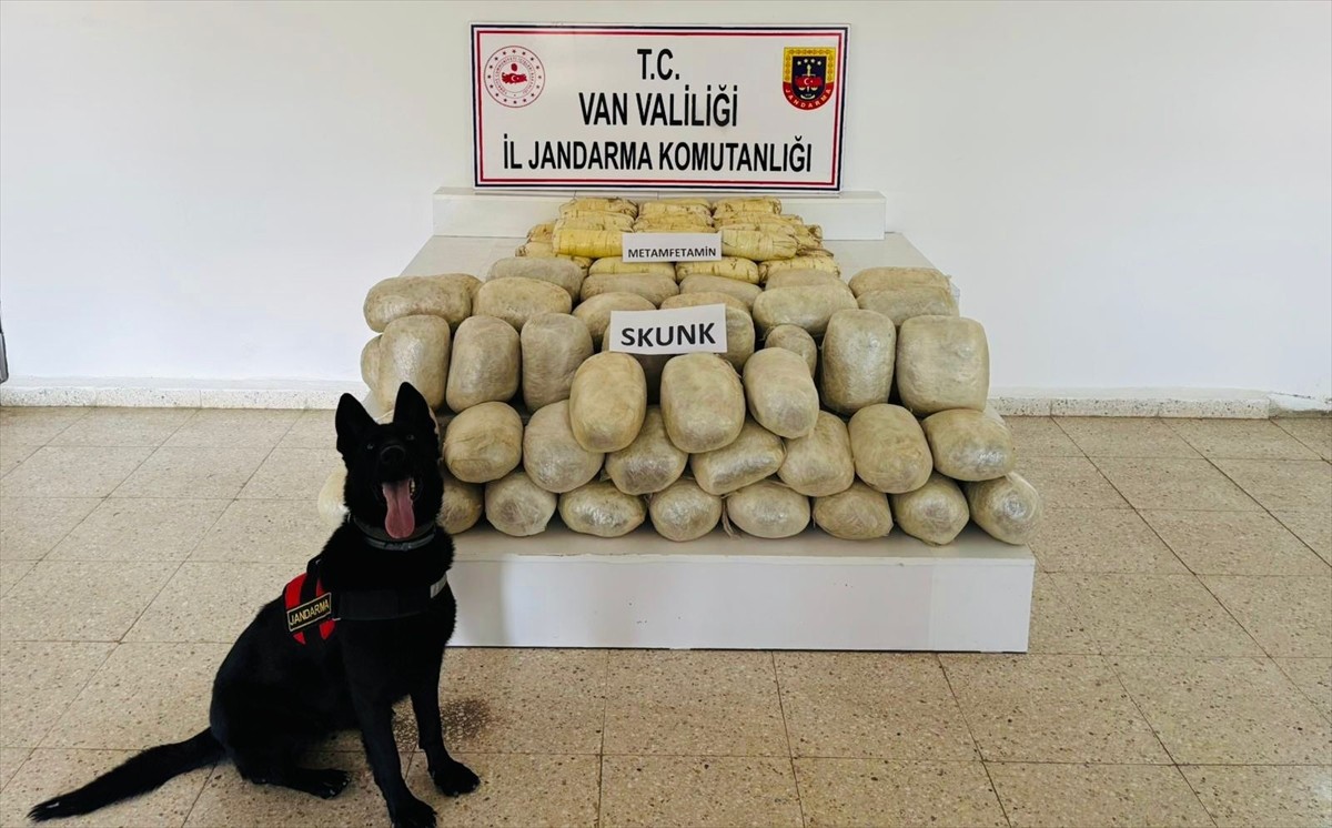 Van'ın Başkale ilçesinde 106 kilo 714 gram uyuşturucu ele geçirildi, 1 şüpheli gözaltına...