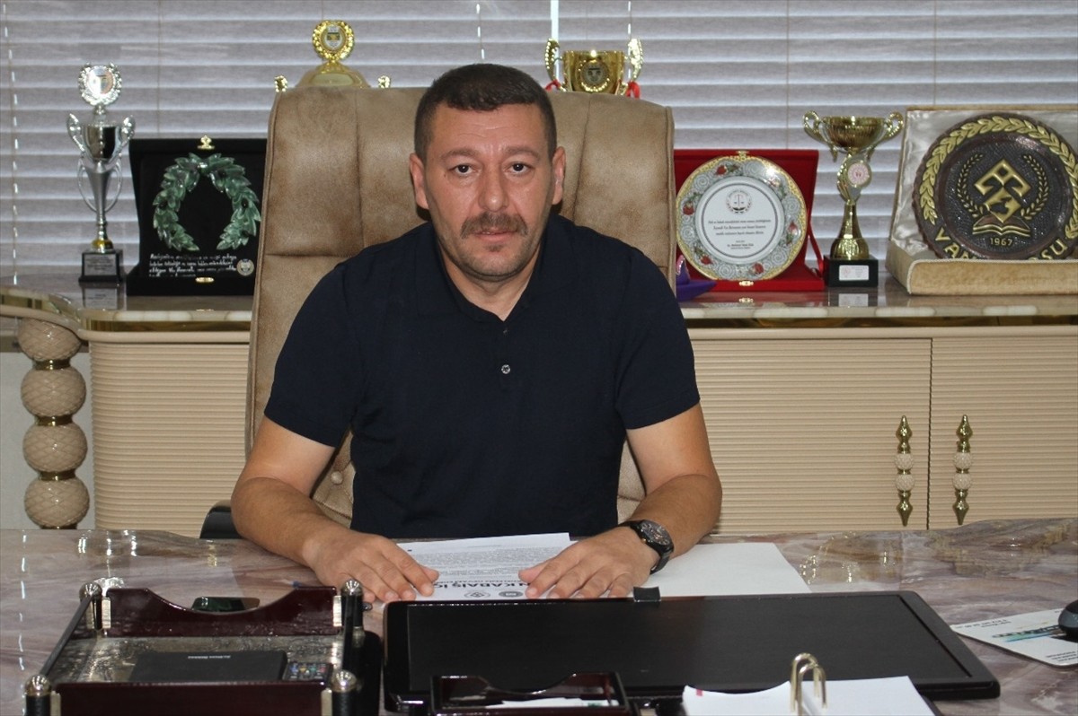 Van Baro Başkanı Sinan Özaraz (fotoğrafta), geçen yıl 27 Eylül'de kaybolan ve 15 Ekim'de Van Gölü...