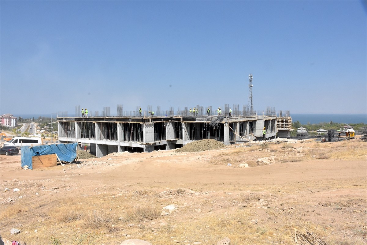 Van Valisi ve Büyükşehir Belediye Başkan Vekili Ozan Balcı, kentte devam eden kamu yatırımlarını...