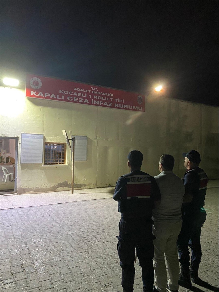 Yalova'da hakkında 7 yıl 6 ay hapis cezası bulunan Fetullahçı Terör Örgütü (FETÖ) üyesi yakalandı....