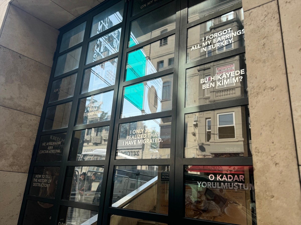 Yapı Kredi Kültür Sanat, yeni sanat sezonunu yarı kurgusal-yarı gerçek anlatıların izini süren...