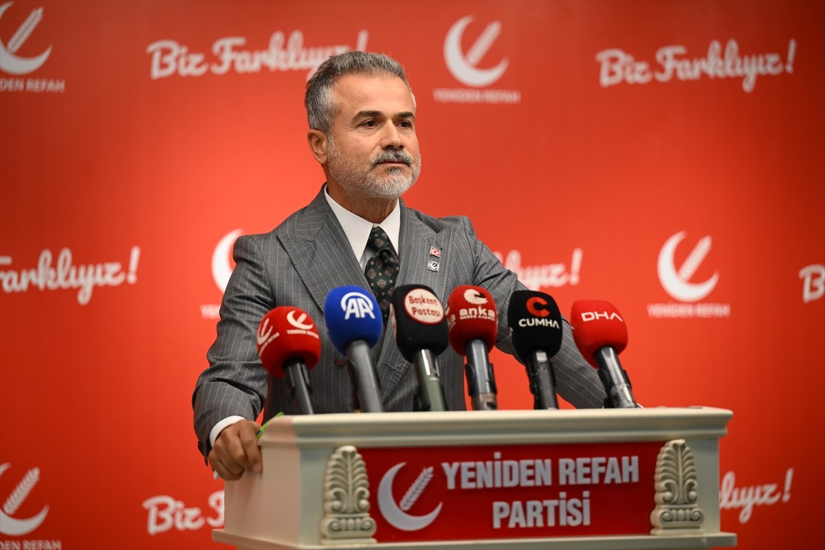 Yeniden Refah Partisi Genel Başkan Yardımcısı Suat Kılıç, parti genel merkezindeki Merkez Yürütme...