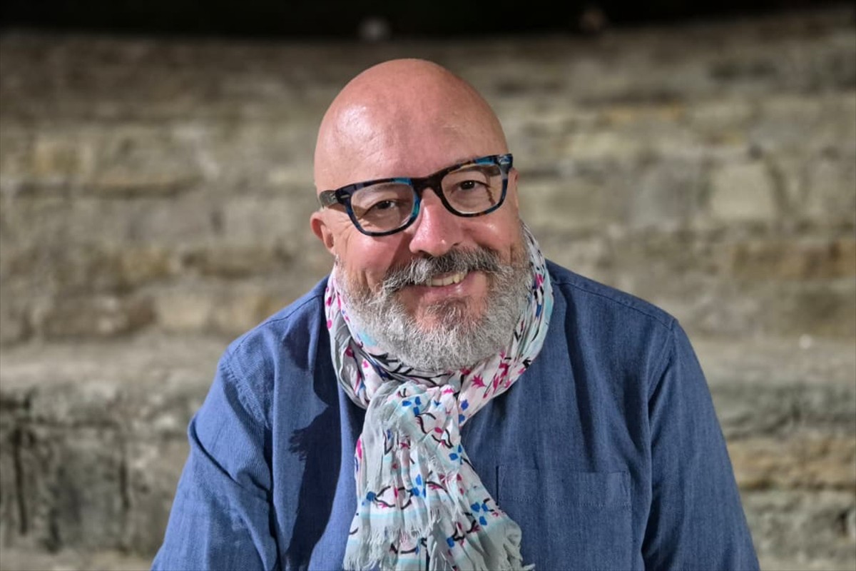 Yönetmenliğini Ceyhan Kandemir'in üstlendiği uzun metraj sinema filmi "Kelebeklerin Uyuduğu...