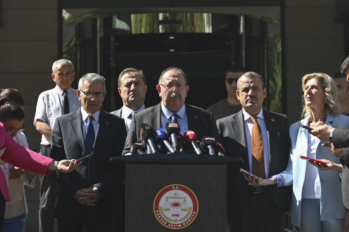 Yüksek Seçim Kurulu (YSK) Başkanı Ahmet Yener, YSK'nin CHP İstanbul İl Başkanlığı Olağanüstü...