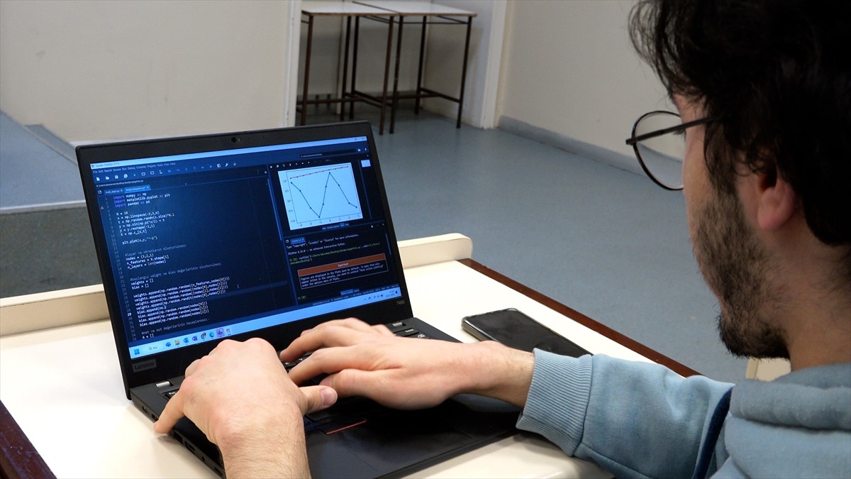 Yükseköğretim Kurulu (YÖK) ile Savunma Sanayii Başkanlığı işbirliğinde geçen yıl hayata geçirilen...