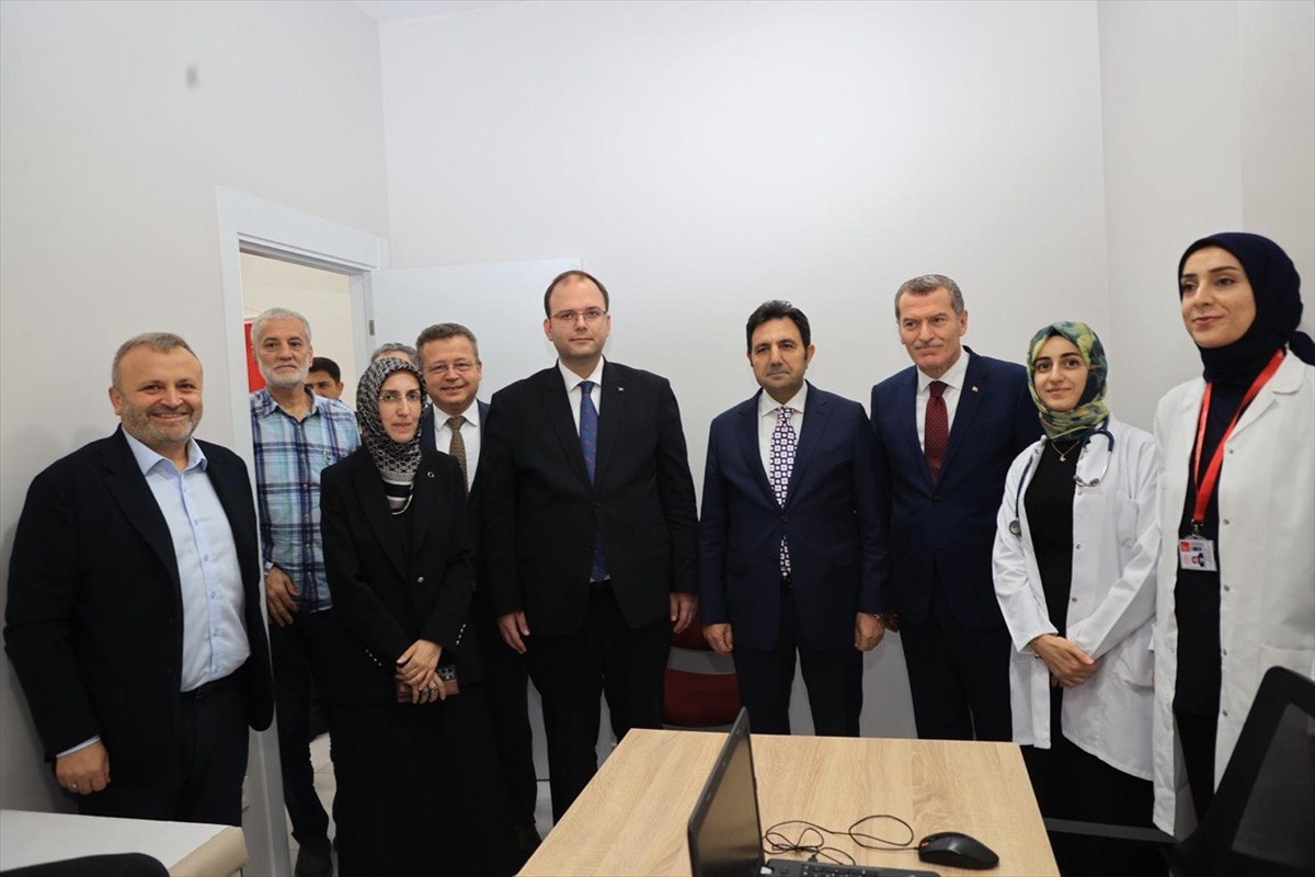 Zeytinburnu 11 No'lu Aile Sağlığı Merkezi, düzenlenen törenle Veliefendi Mahallesi'nde hizmet...