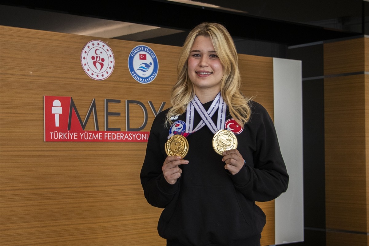 2025 Dünya Para Yüzme Şampiyonası’nda tarihi başarı elde eden milli sporcu Defne Kurt, altın...