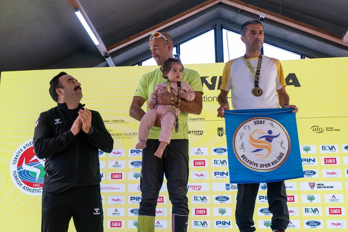 3. Runkara Yarı Maratonu'nu kadınlarda Etiyopyalı Hirut Jemberu Girma, erkeklerde ise Kenyalı...