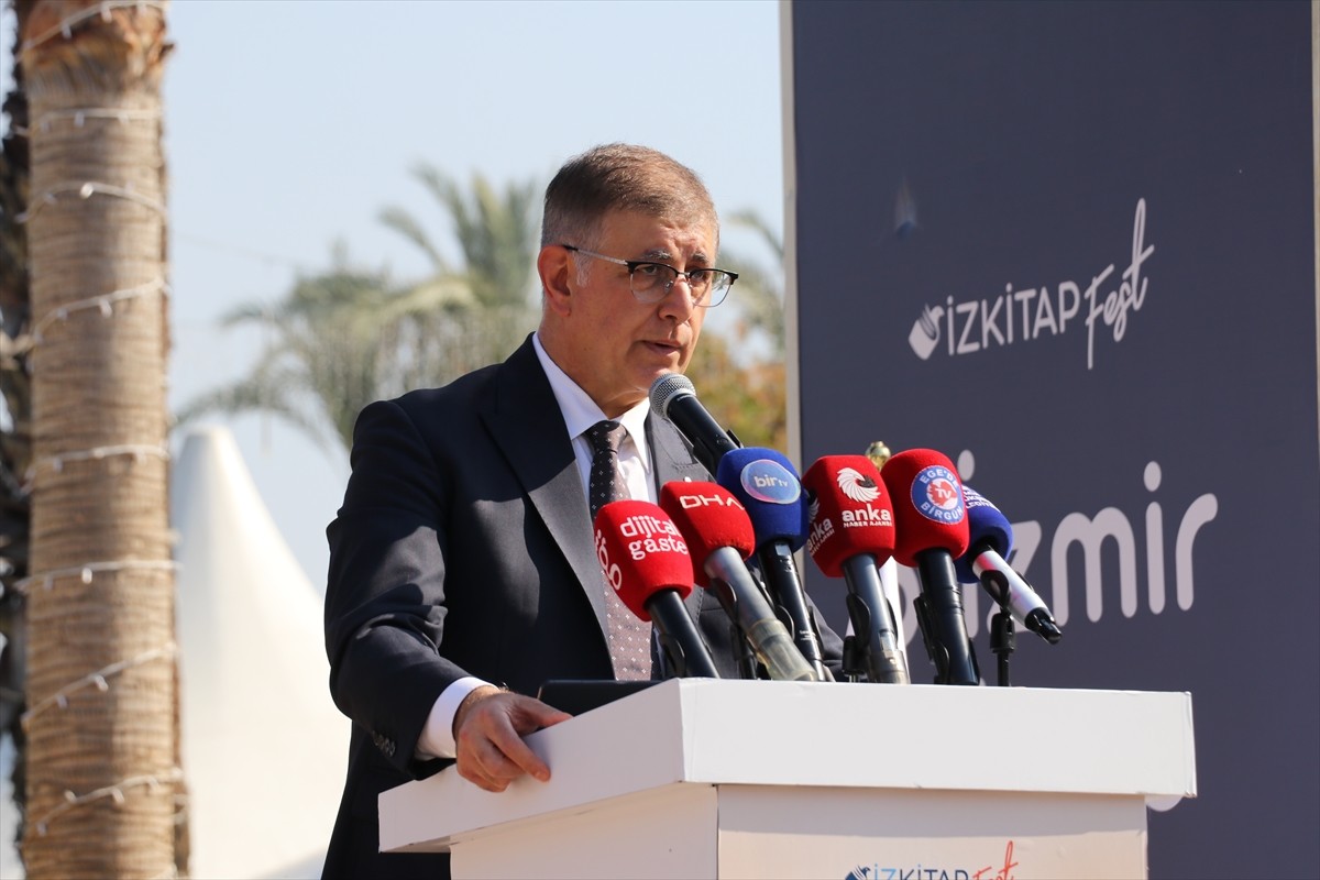 6. İzmir Kitap Fuarı (İZKİTAP) kitapseverler için kapılarını açtı. İzmir Büyükşehir Belediyesi ev...