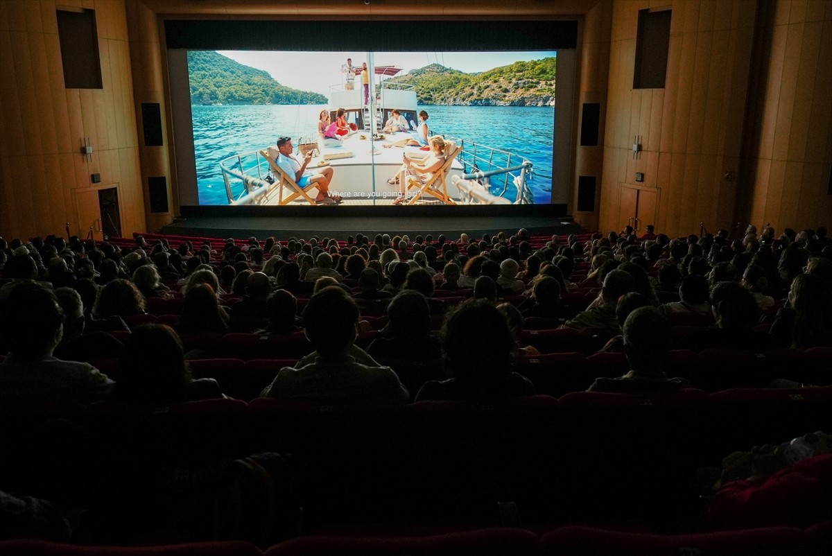 62'ncisi düzenlenen Uluslararası Antalya Altın Portakal Film Festivali kapsamında "Gelin Takımı 2"...