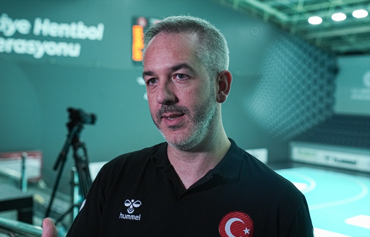 A Milli Kadın Hentbol Takımı Başantrenörü David Ginesta Montes, geleceğin milli sporcularını...