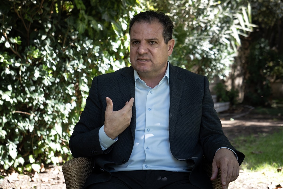 ABD Başkanı Donald Trump'ın, İsrail parlamentosundaki konuşması sırasında "Filistin'i tanı" yazılı...