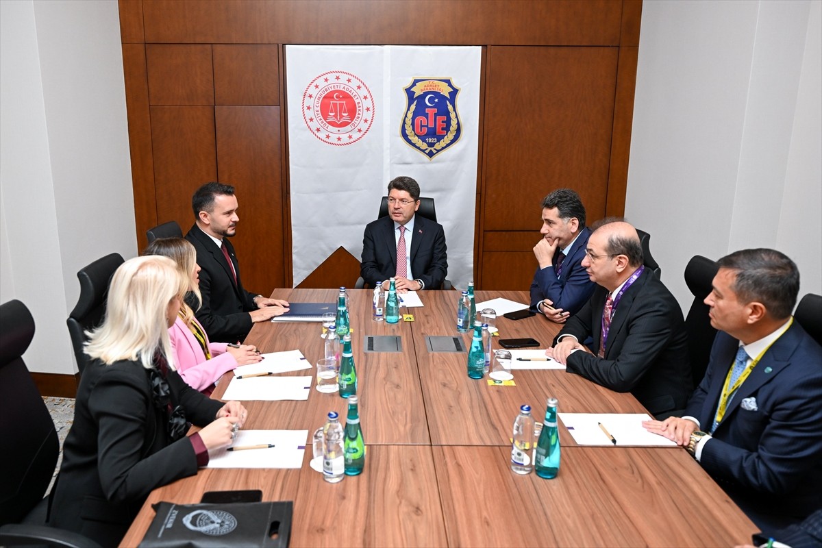 Adalet Bakanı Yılmaz Tunç, Bosna Hersek Adalet Bakan Yardımcısı Elvir Mahmuzic'le bir araya...