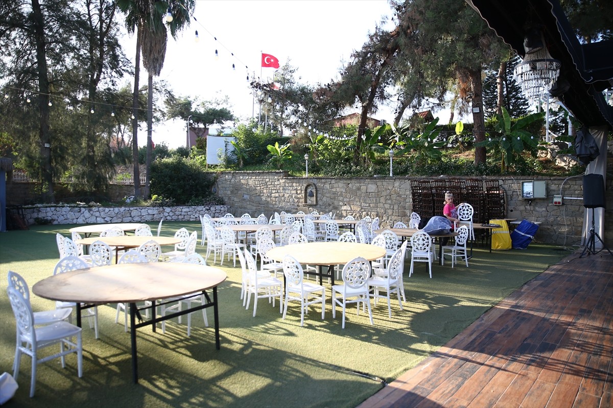 Adana'da çalışanı tarafından dolandırıldığını öne süren düğün salonu sahibi suç duyurusunda...