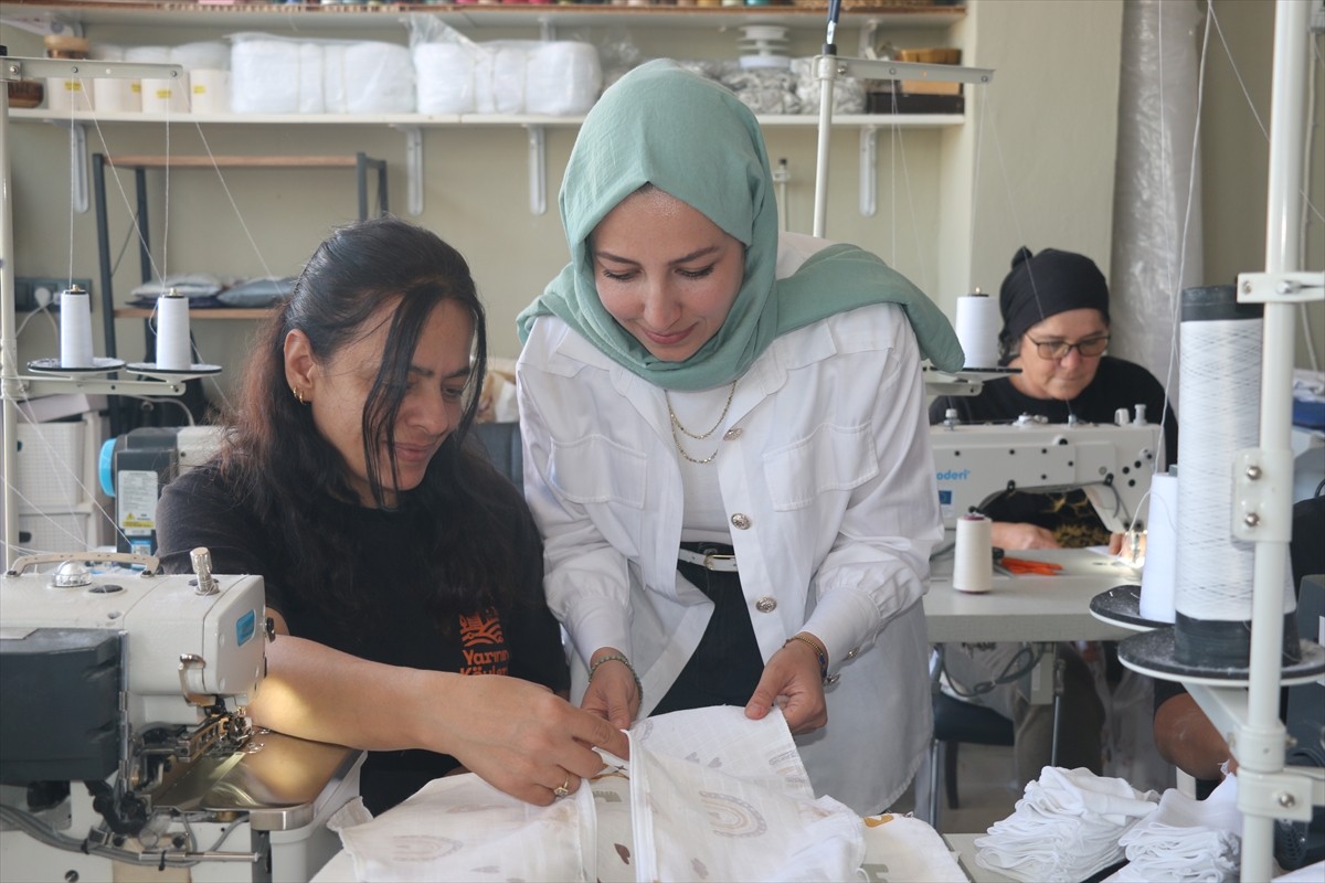 Adana'da girişimcilik hayali için akademik kariyerine son verip tekstil atölyesi açan 37 yaşındaki...
