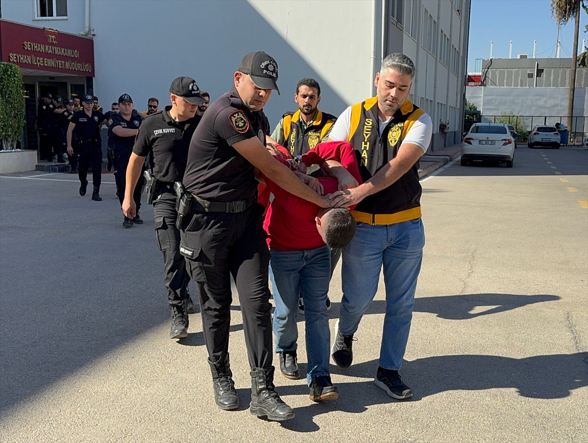 Adana'da ofis, ev ve muhtarlık binasının kurşunlanması olaylarına karıştıkları ve ruhsatsız silah...