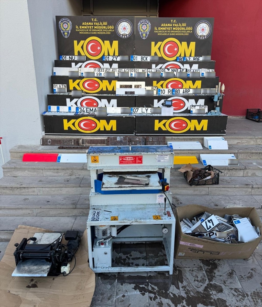 Adana'da polis ekiplerince düzenlenen operasyonda 1166 sahte plaka ele geçirildi, yakalanan 3...