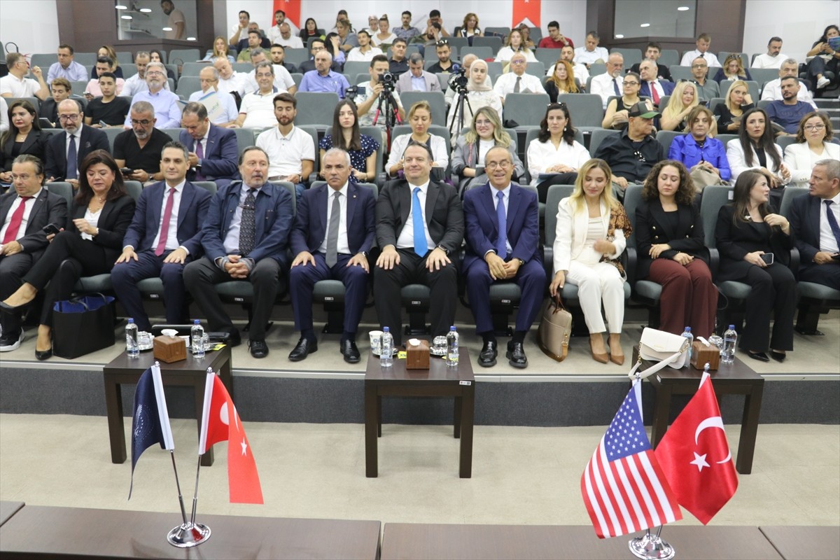 Adana'da, "Adana'dan Dünyaya: Türkiye-ABD Ticaret ve Yatırım Köprüsü" toplantısı yapıldı. Adana...