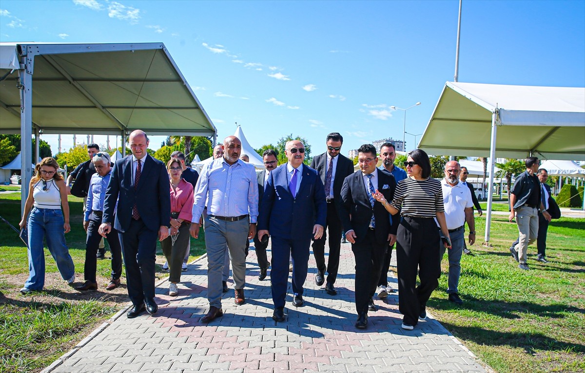 Adana Valisi Yavuz Selim Köşger, 9. Uluslararası Adana Lezzet Festivali'nin düzenleneceği alanda...