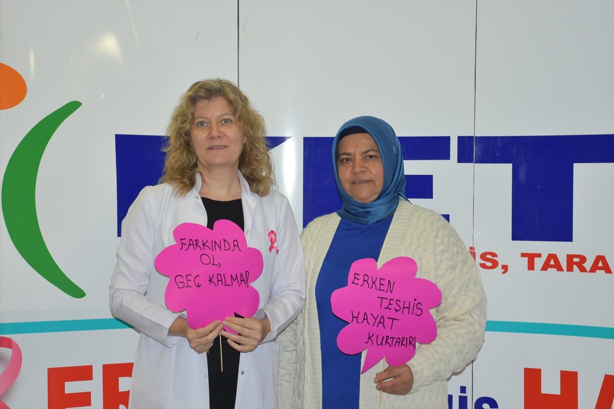 Afyonkarahisar'da sağlık kontrolü için gittiği merkezde meme kanseri olduğunu öğrenen 56 yaşındaki...